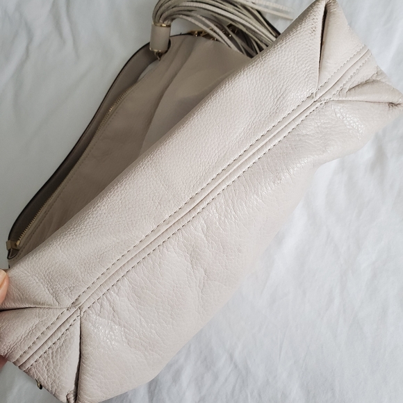 Michael Kors Bedford Tassel Shoulder Bag - Picture 2 of 8